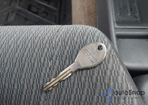 2000 Nissan Frontier Desert Runner Se-V6/Desert Runner Xe-V6 z USA, uszkodzony, nr VIN 1N6ED26T6YC396689